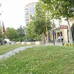 Relax Center Отель Тирана